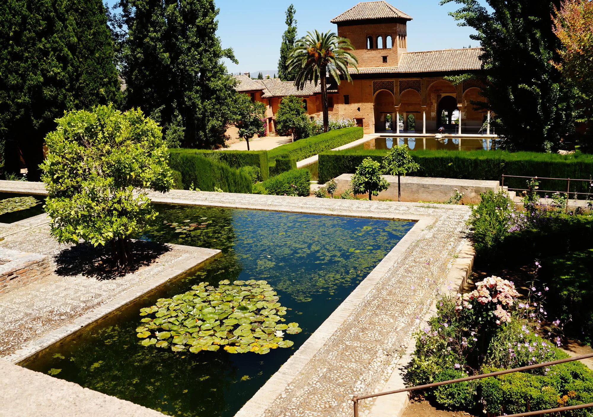 reservation Semi-private official guided tour visit Alhambra for small groups